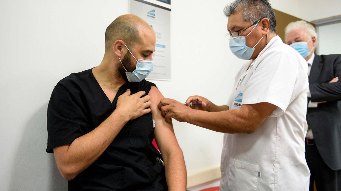 Cantidad, efectos adversos y cuándo llegan las próximas dosis: los detalles de la vacunación en Argentina - foto  1