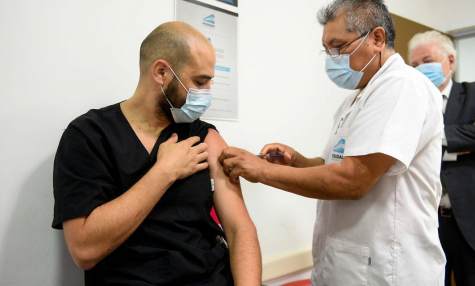Cantidad, efectos adversos y cuándo llegan las próximas dosis: los detalles de la vacunación en Argentina