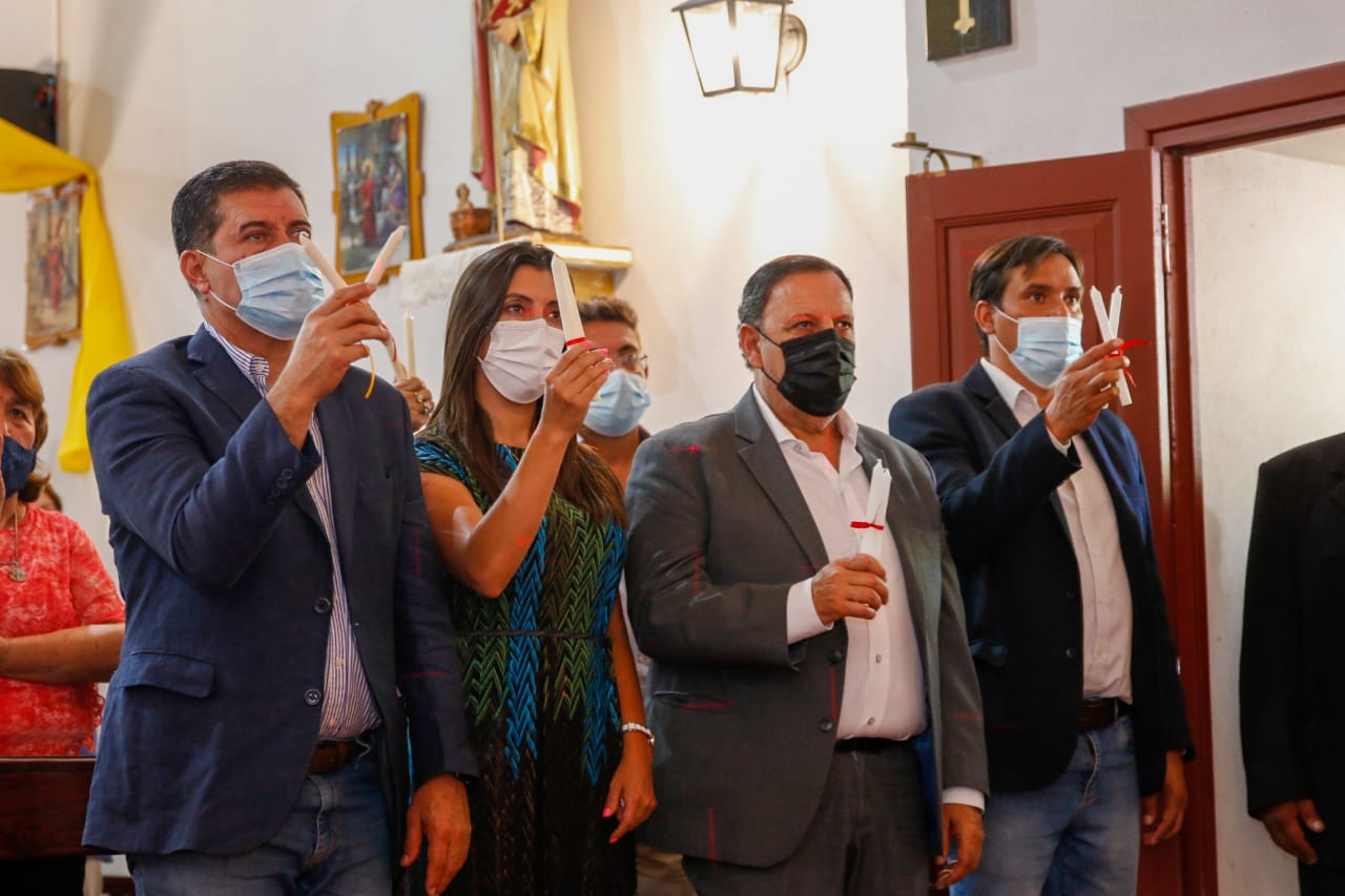 El gobernador Ricardo Quintela pidió salud para todas y todos los riojanos  - foto  1