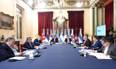 El gobernador Quintela y mandatarios del Norte Grande se reunieron con Sergio Massa para dialogar sobre el tratamiento de leyes de interés