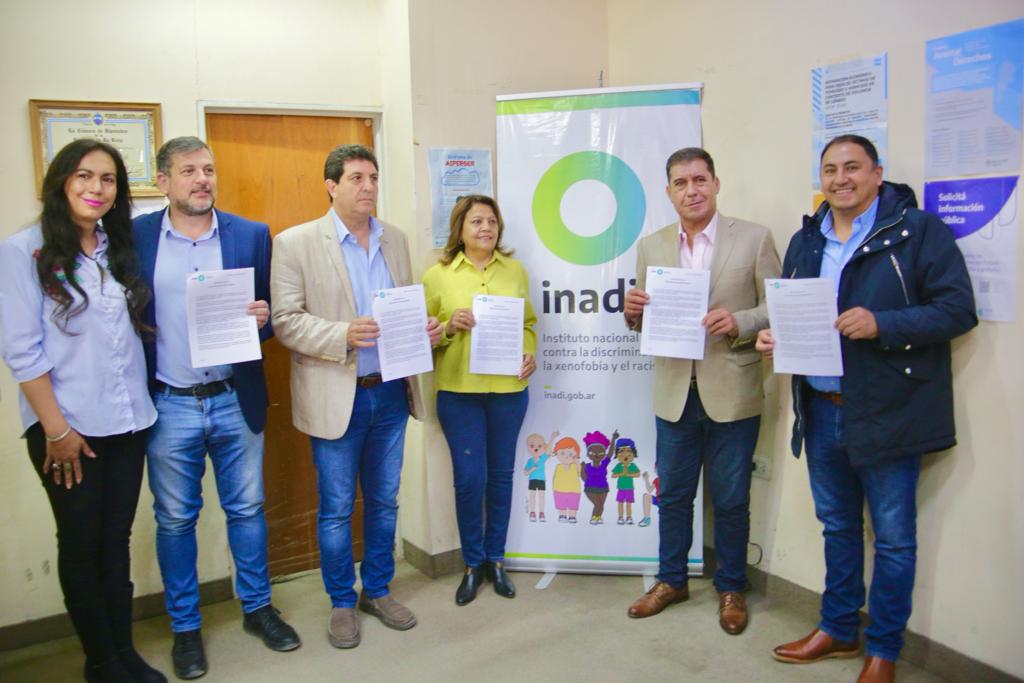Precandidatas y precandidatos de Unión por la Patria firmaron convenio con el INADI por un debate electoral sin discriminación - foto  1