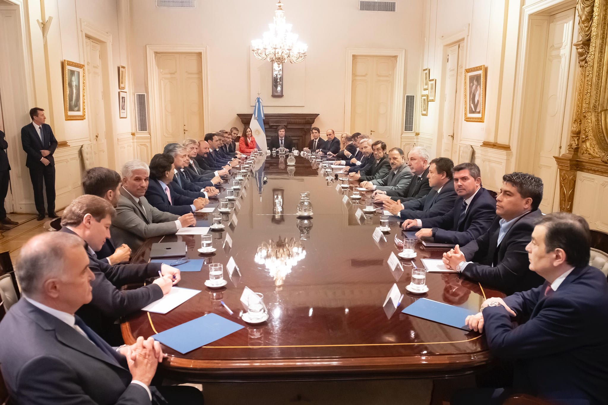 Reunión de Gobernadores con el Presidente Milei. - foto  1