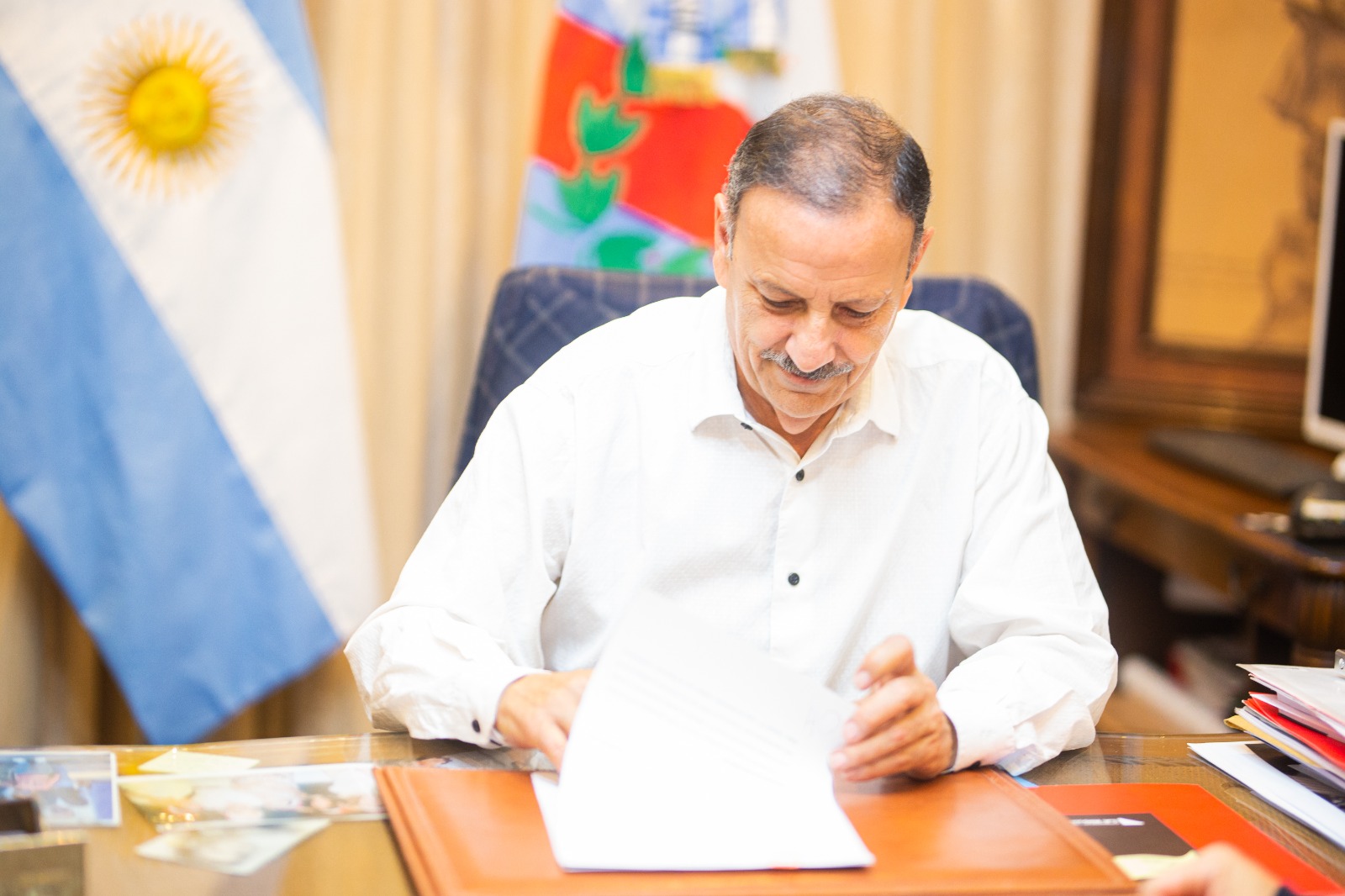 El gobernador Ricardo Quintela anunció otra suba a la tarjeta PAR para combatir las políticas nacionales - foto  1