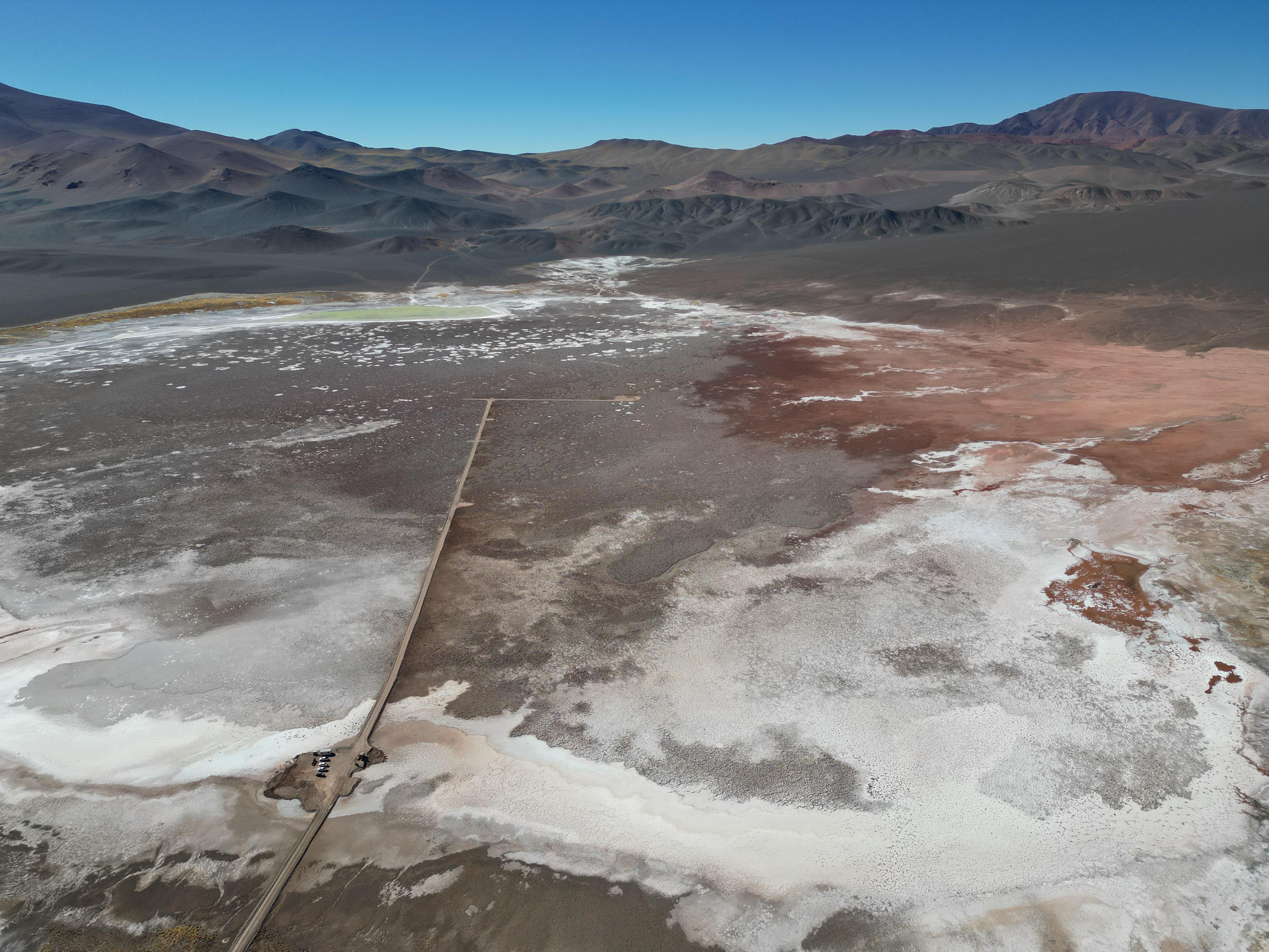 Con altos estándares de calidad y cuidado ambiental inicia la etapa de Exploración en el salar El Leoncito - foto  1