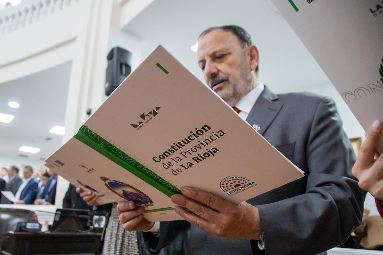 Convencionales constituyentes juraron la nueva Constitución que garantiza más y mejores derechos para las y los riojanos