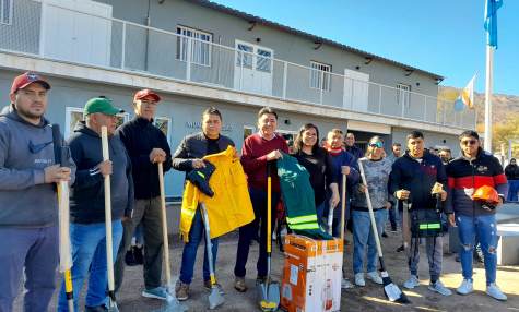 Entrega de indumentaria a personal municipal